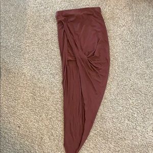 Kendall & Kylie - maroon skirt - size XS